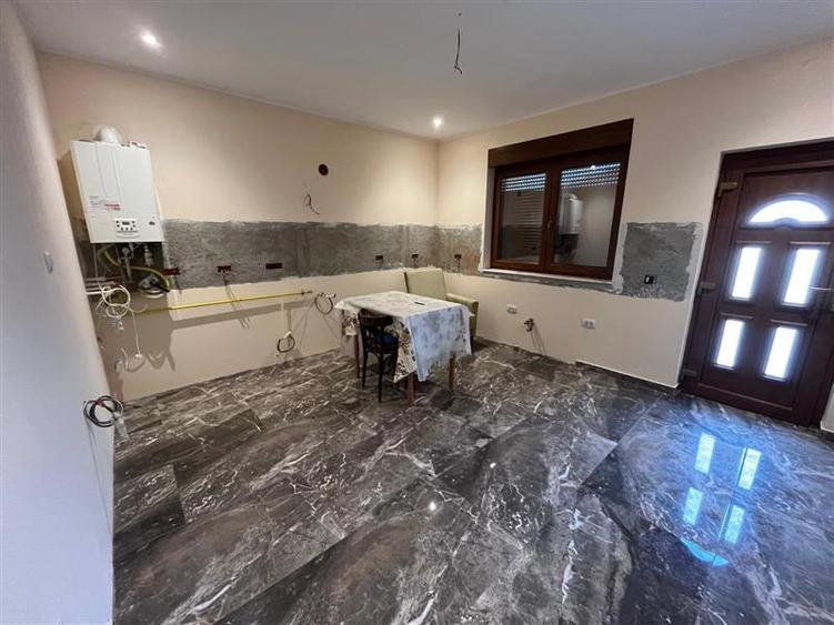 Casă individuală cu 5 camere cu Teren 600 Mp în Exterior Est