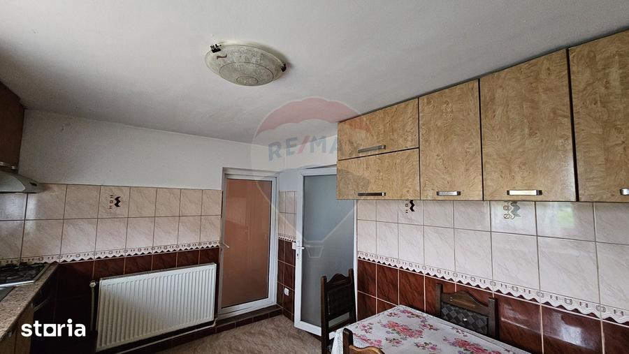 Casă cu 5 camere cu Teren 526 Mp în Udești