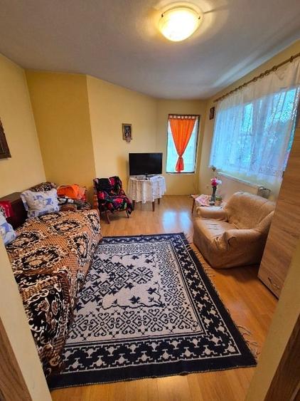 Casă individuală cu 4 camere cu Teren 1718 Mp în Siretu (Săucești)