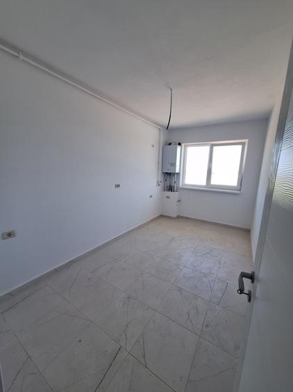 Apartament cu 3 camere decomandat în Exterior Vest