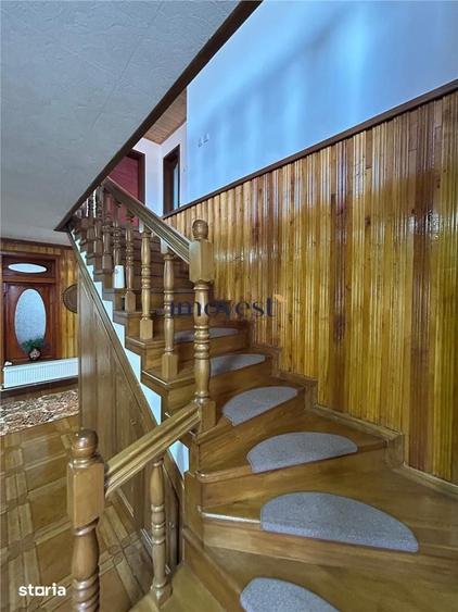 Casă cu 5 camere cu Teren 1200 Mp în Halmeu