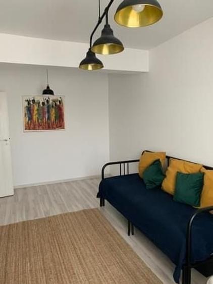 Apartament cu 2 camere decomandat în Apărătorii Patriei