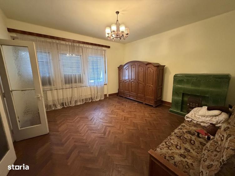 Casă cu 4 camere în Central