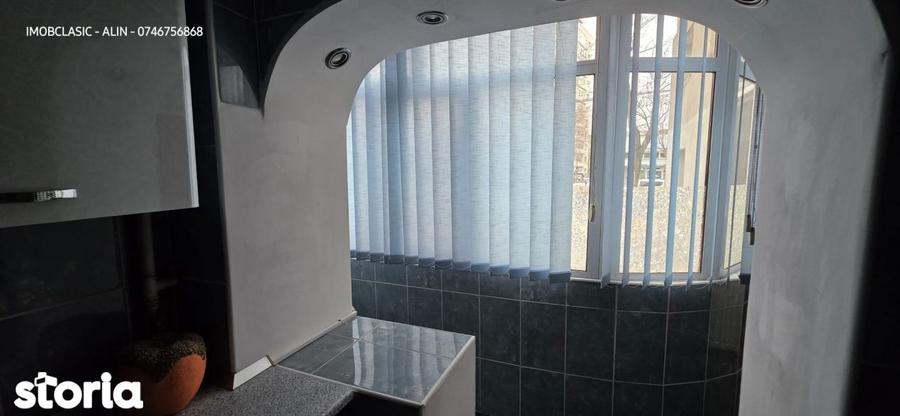 Apartament cu 3 camere decomandat în Micro 6