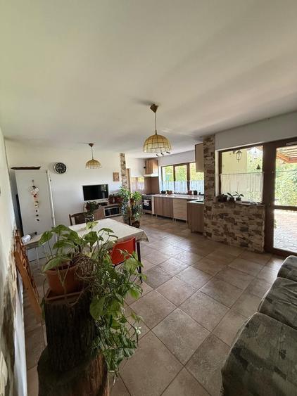 Casă cu 3 camere în Săcălaia