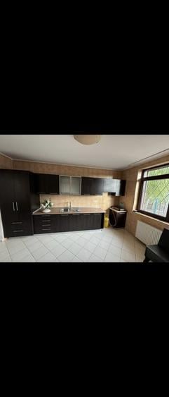 Casă cu 8 camere cu Teren 500 Mp în Central