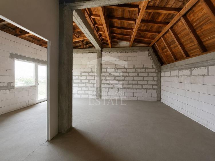 Casă cu 10 camere cu Canalizare în Lumina