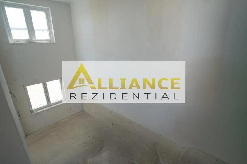 Penthouse cu 3 camere decomandat în Central