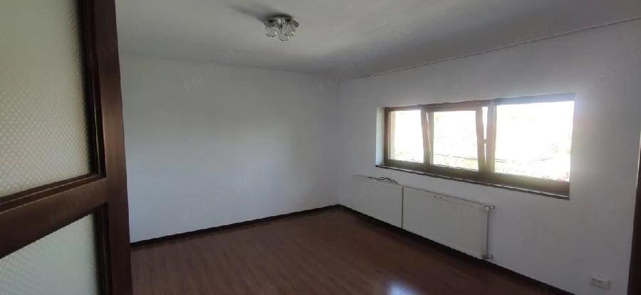 Casă cu Teren 200 Mp în Central