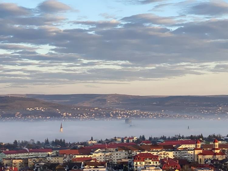 Apartament cu 3 camere decomandat în Europa