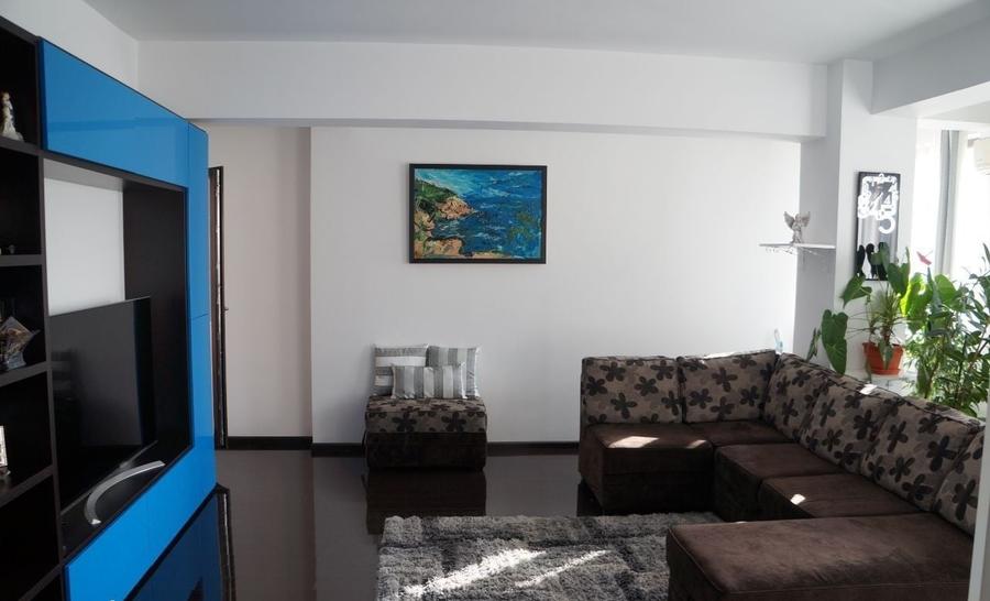 Apartament cu 3 camere decomandat, mobilat în Băneasa
