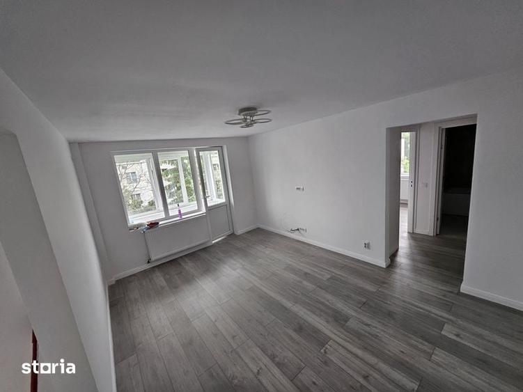 Apartament cu 3 camere semidecomandat în Cina
