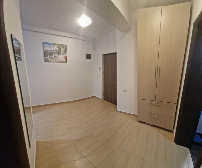 Garsonieră decomandată, mobilată în Roșu