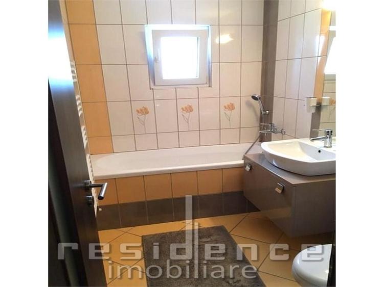 Apartament cu 3 camere decomandat, mobilat în Între Lacuri