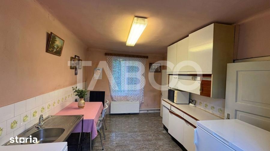 Casă cu 3 camere cu Teren 380 Mp în Roșia