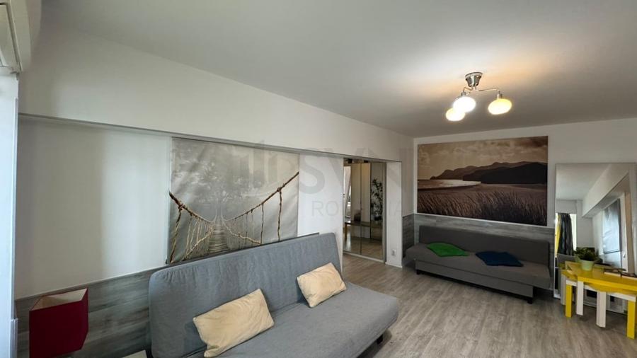 Apartament cu 3 camere semidecomandat, mobilat în Ștefan cel Mare