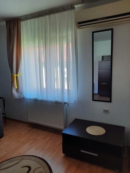 Apartament cu 2 camere semidecomandat, mobilat în Berceni