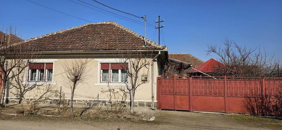 Casă cu 4 camere în Central