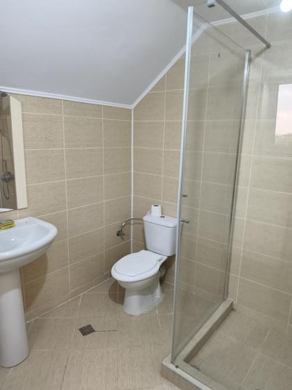 Casă cu 4 camere cu Teren 1000 Mp în Stroiești