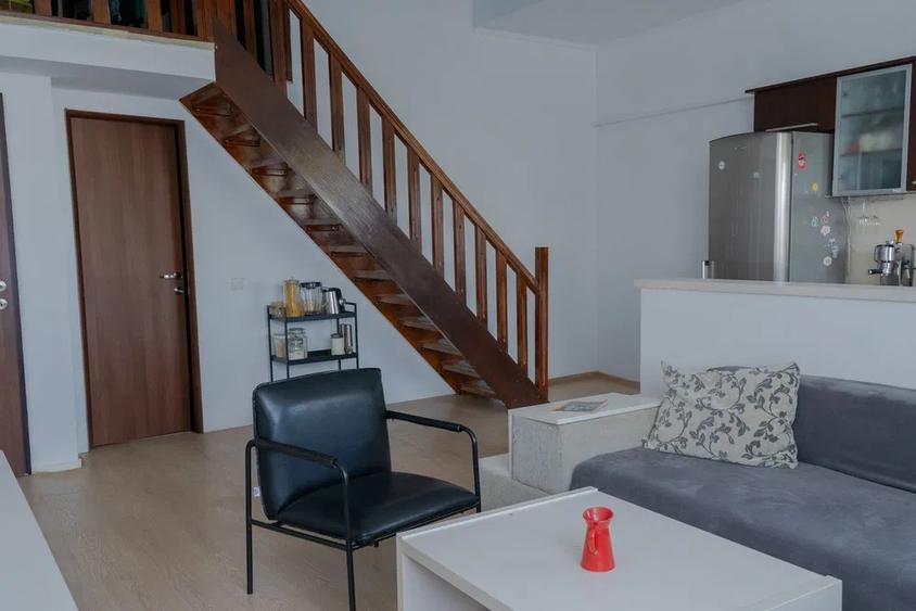 Apartament cu 3 camere decomandat, mobilat în Iris