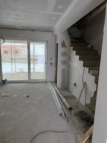 Casă cu 4 camere în Săcălaz