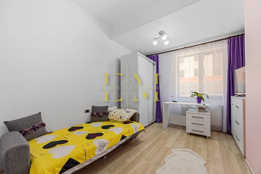 Apartament cu 3 camere decomandat în Tractorul