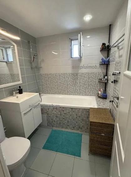 Apartament cu 4 camere semidecomandat în Fizicienilor