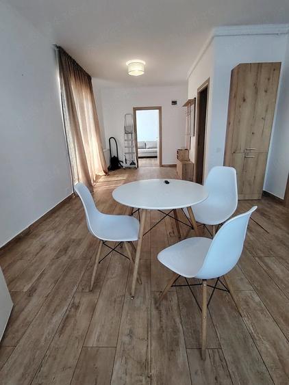 Apartament cu 3 camere semidecomandat în Florești