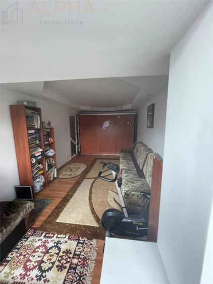 Apartament cu 3 camere decomandat în Independenței