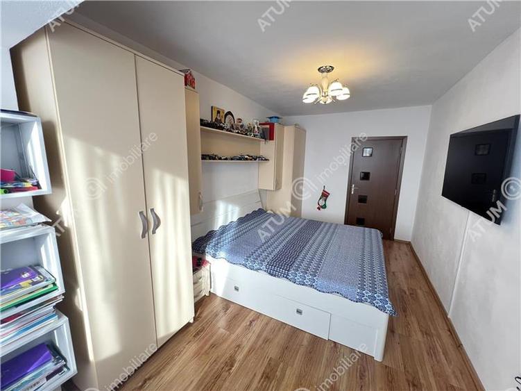 Apartament cu 3 camere semidecomandat, mobilat în Turnișor
