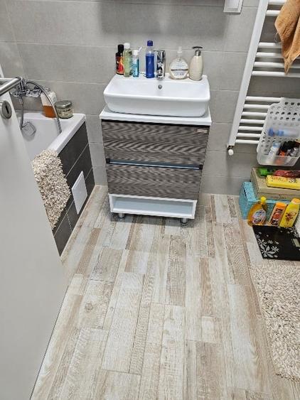 Apartament cu 4 camere semidecomandat în Avantgarden