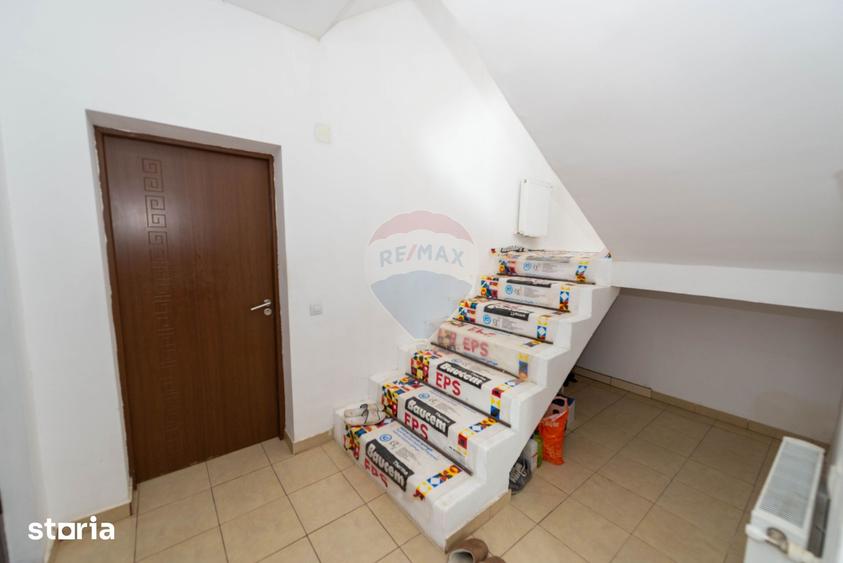 Casă cu 9 camere cu Teren 400 Mp în Central