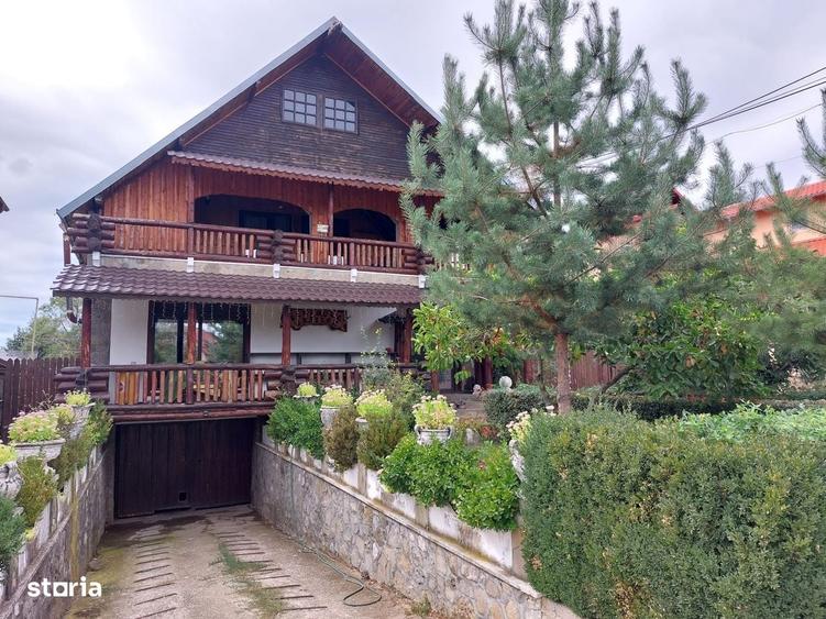 Casă cu 4 camere în Teiș