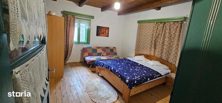 Casă cu 7 camere semidecomandat cu Teren 3900 Mp în Șuncuiuș