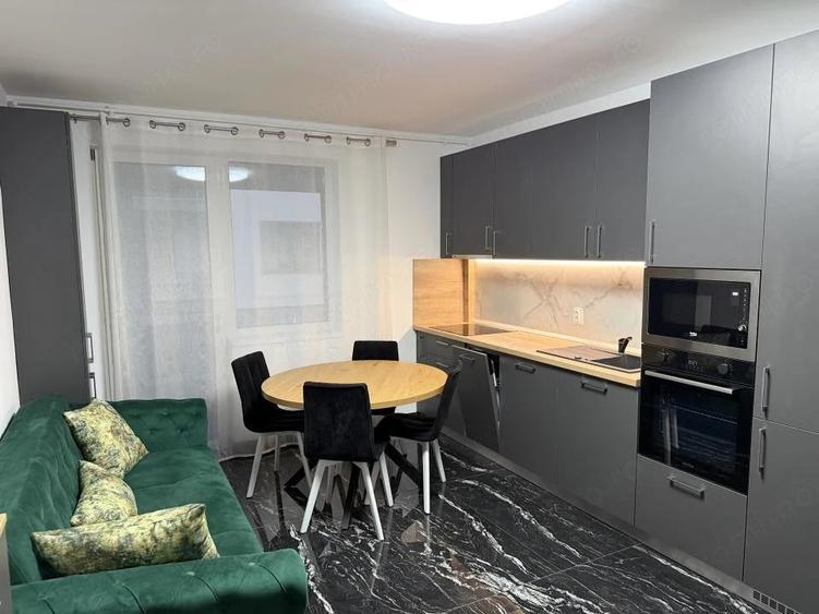 Apartament cu 3 camere semidecomandat în Mihai Viteazul