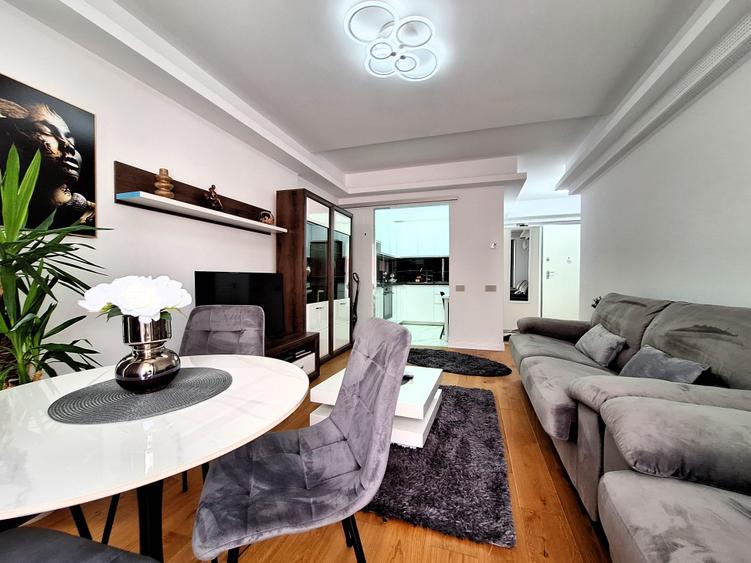 Apartament cu 2 camere semidecomandat, mobilat în Unirii