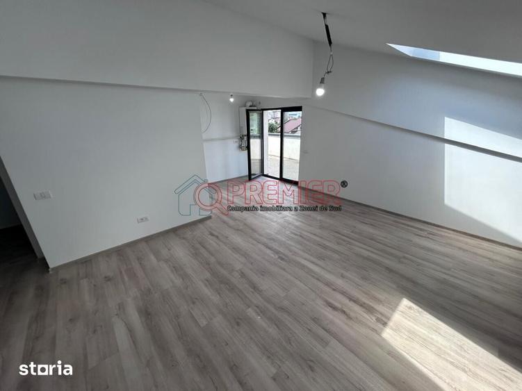 Apartament cu 3 camere în Apărătorii Patriei