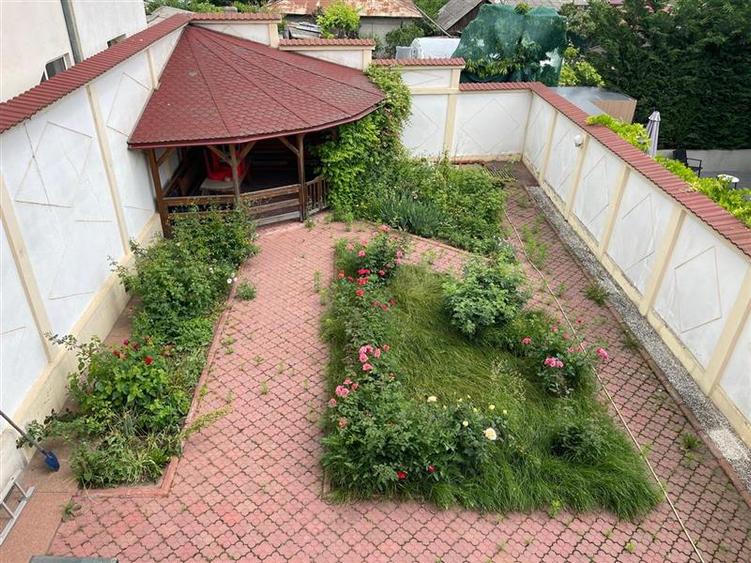 Casă individuală cu 5 camere cu Canalizare în Ultracentral