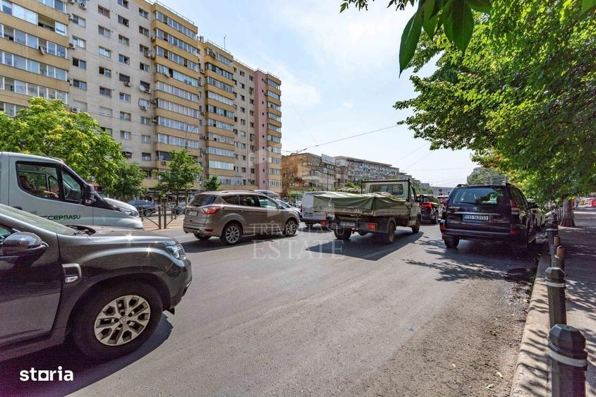 Apartament cu 3 camere semidecomandat în Mihai Bravu