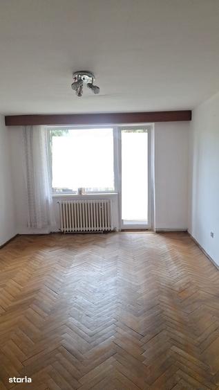 Apartament cu 3 camere decomandat în Valea Borcutului