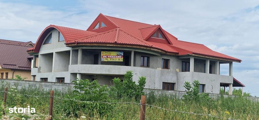 Casă cu 10 camere cu Teren 1860 Mp în Măgura