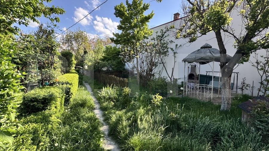 Apartament cu 3 camere decomandat, mobilat în Central