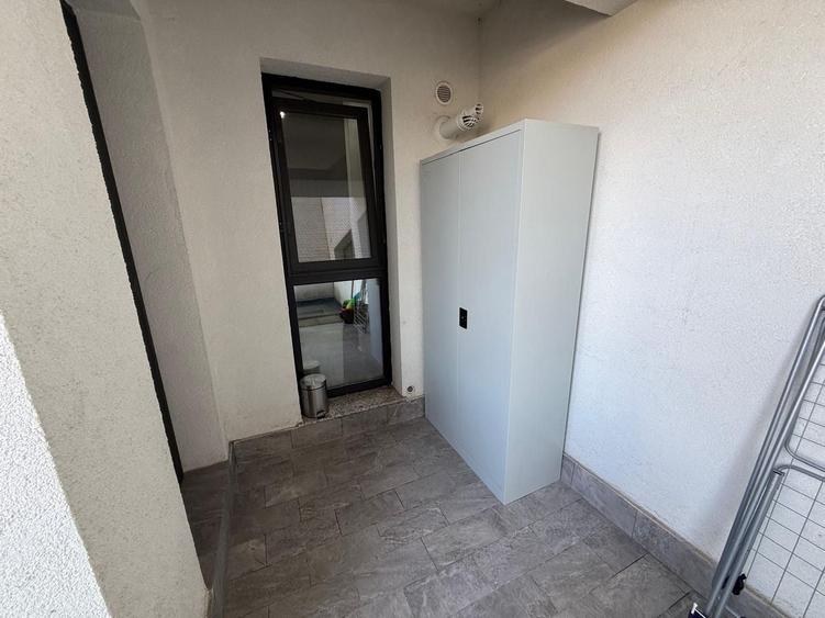 Apartament cu 3 camere semidecomandat, mobilat în Pipera