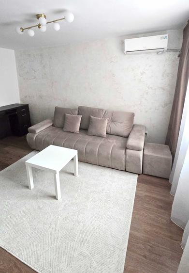 Apartament cu 4 camere semidecomandat, mobilat în Exterior Vest
