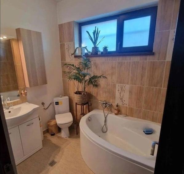 Casă cu 5 camere cu Teren 240 Mp în Barbu Văcărescu