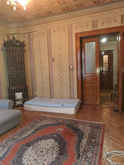 Casă cu 4 camere în Central