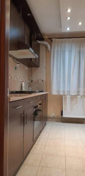 Apartament cu 3 camere semidecomandat în Circumvalațiunii