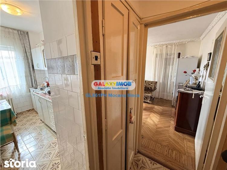 Apartament cu 3 camere semidecomandat, mobilat în Vest
