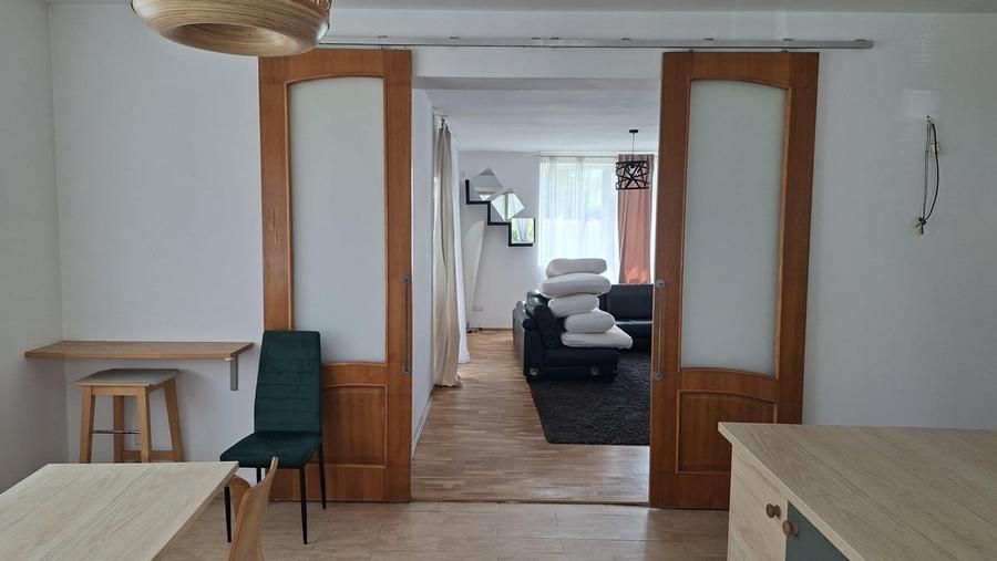 Casă cu 6 camere cu Teren 550 Mp în Corbeanca