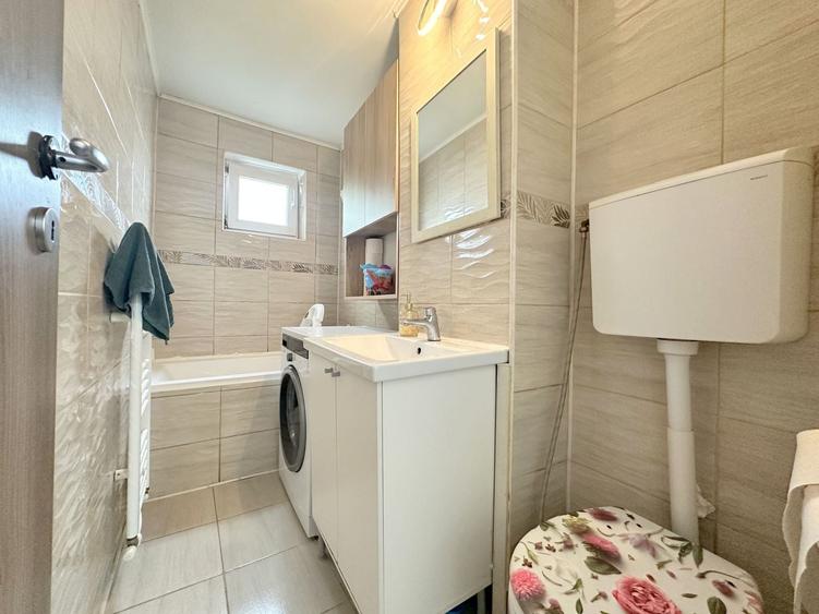 Apartament cu 3 camere semidecomandat, mobilat în Circumvalațiunii
